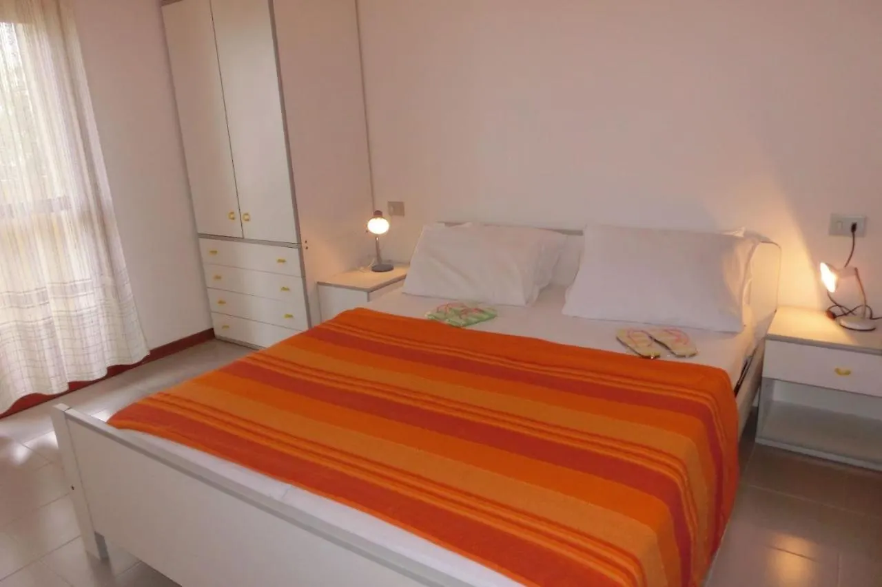 Modern 1 Bedroom Apartment With Balcony - Beahost Bibione Italy